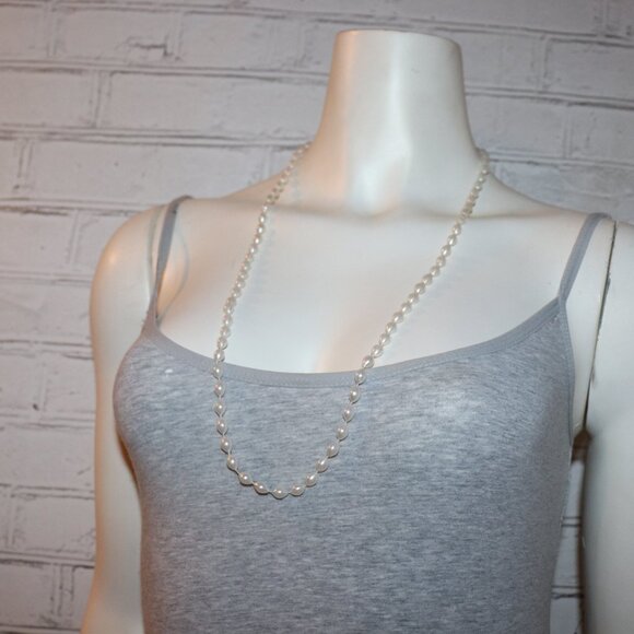 🤍 Beautiful Pearl Necklace · 36" · No Clasp · Lightweight & Elegant ✨ - Picture 3 of 4